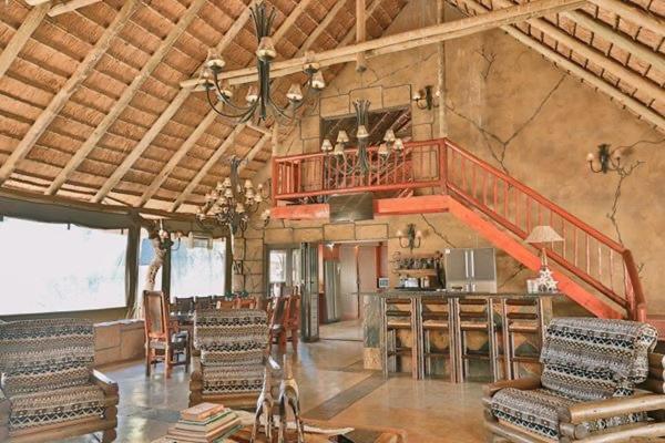 Tshukudiba Game Lodge Tom Burke Kültér fotó